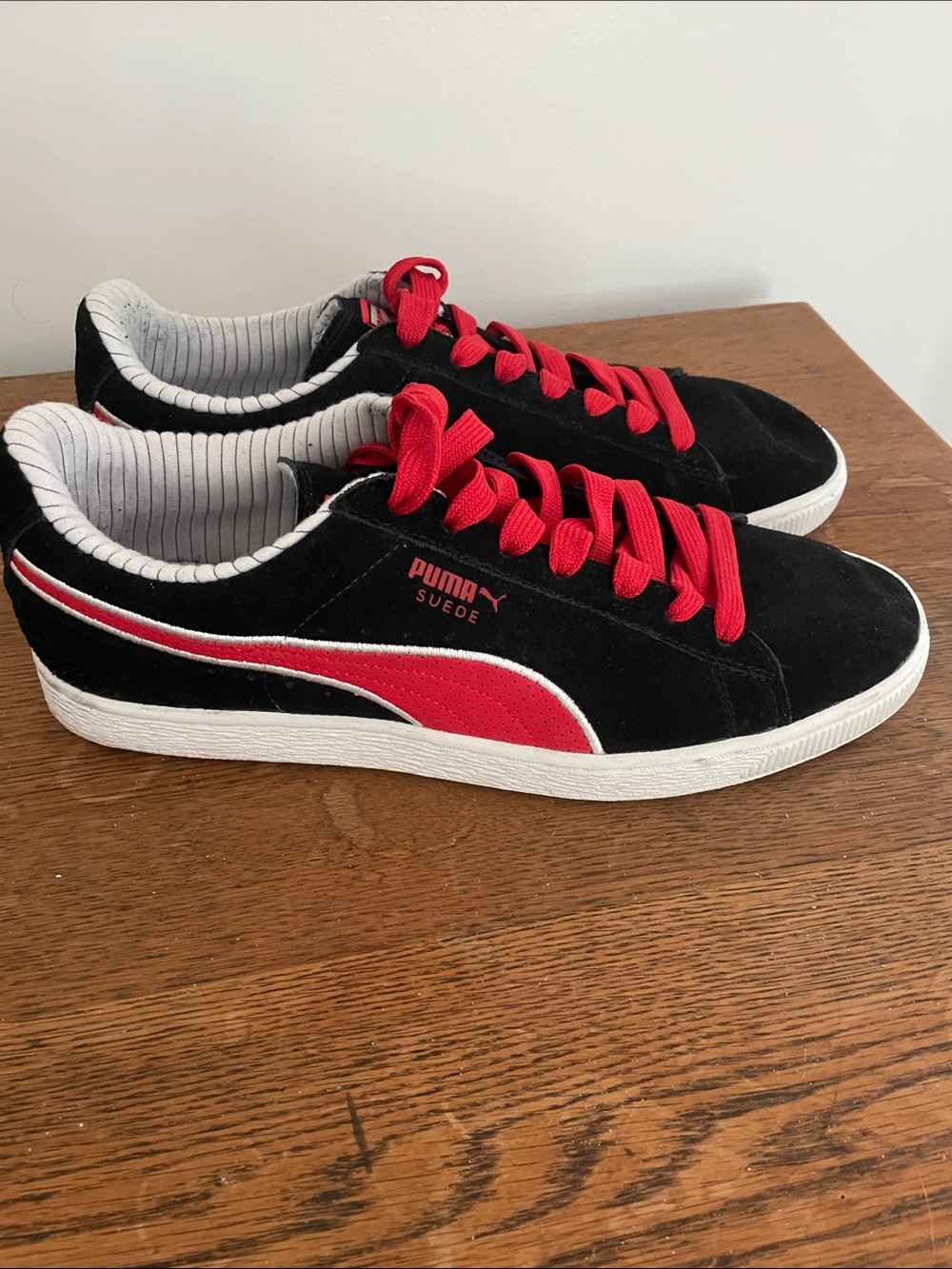Men’s Puma Black Suede Sneakers with Red Laces. Size 10.5 - Picture 3 of 8